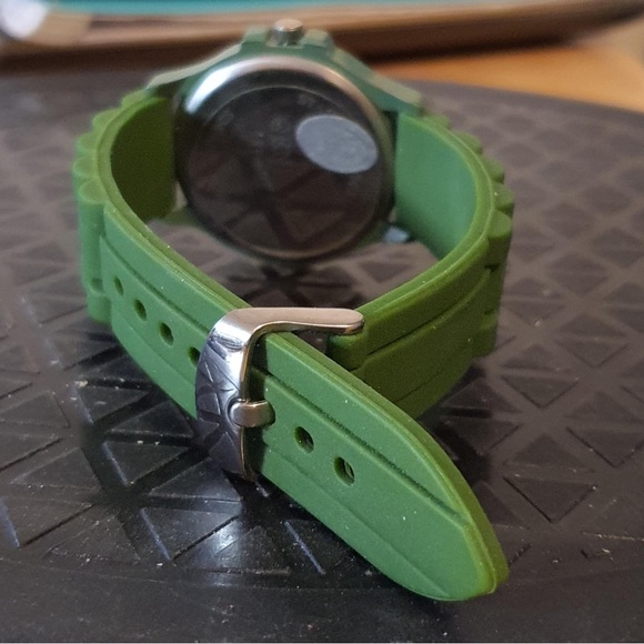 🦋10/$20🦋 Geneva Silver/Green Rhinestone Silicone Women's Watch - Picture 3 of 4